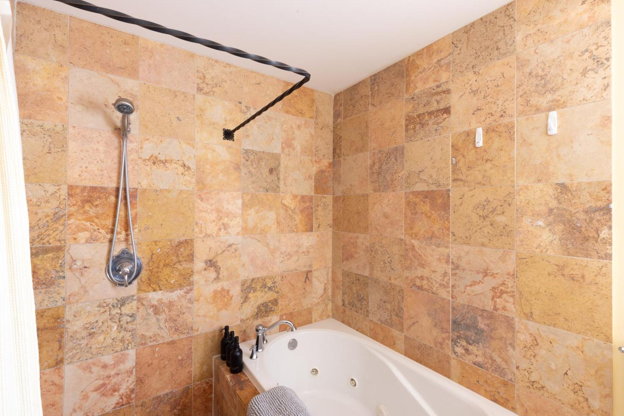 فارمنغتون، كونيتيكت Casa Blanca Inn And Suites المظهر الخارجي الصورة