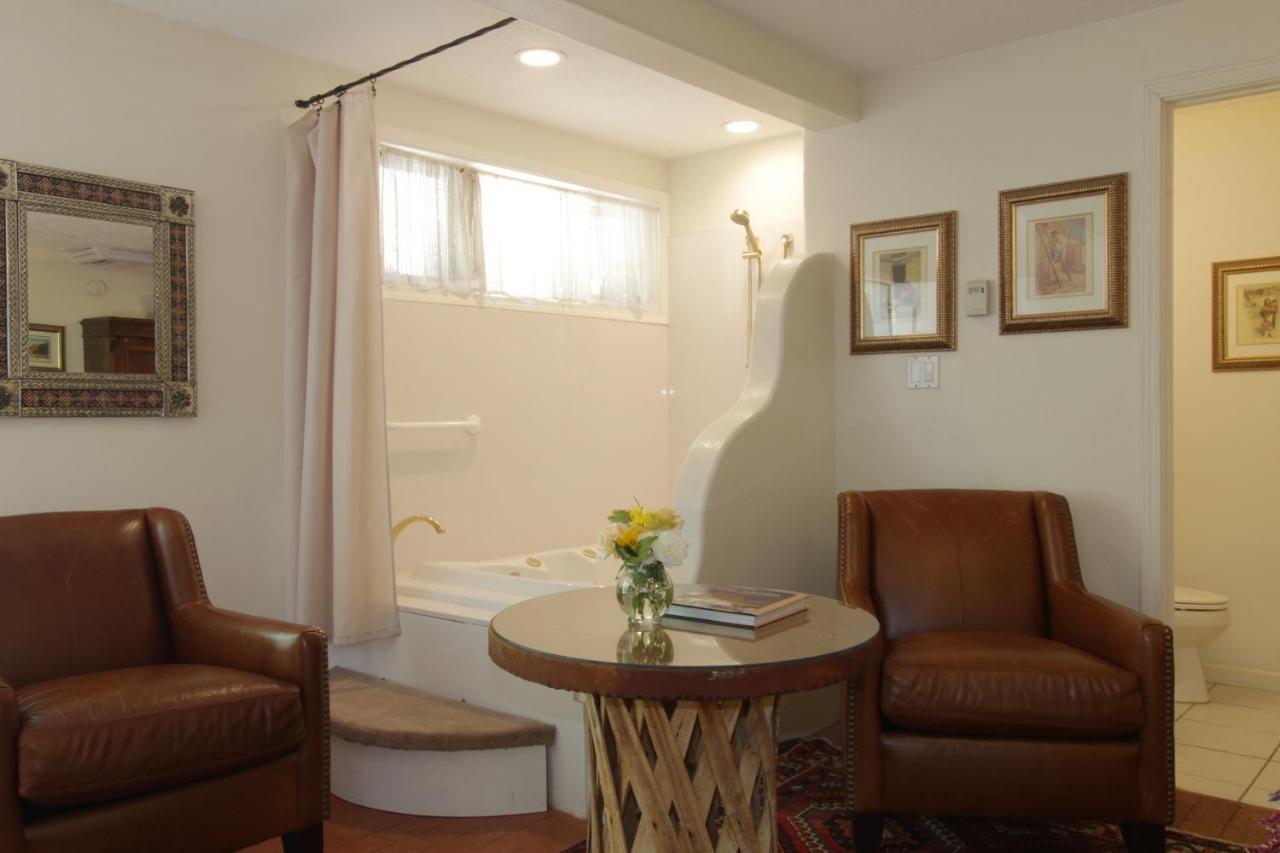 فارمنغتون، كونيتيكت Casa Blanca Inn And Suites المظهر الخارجي الصورة