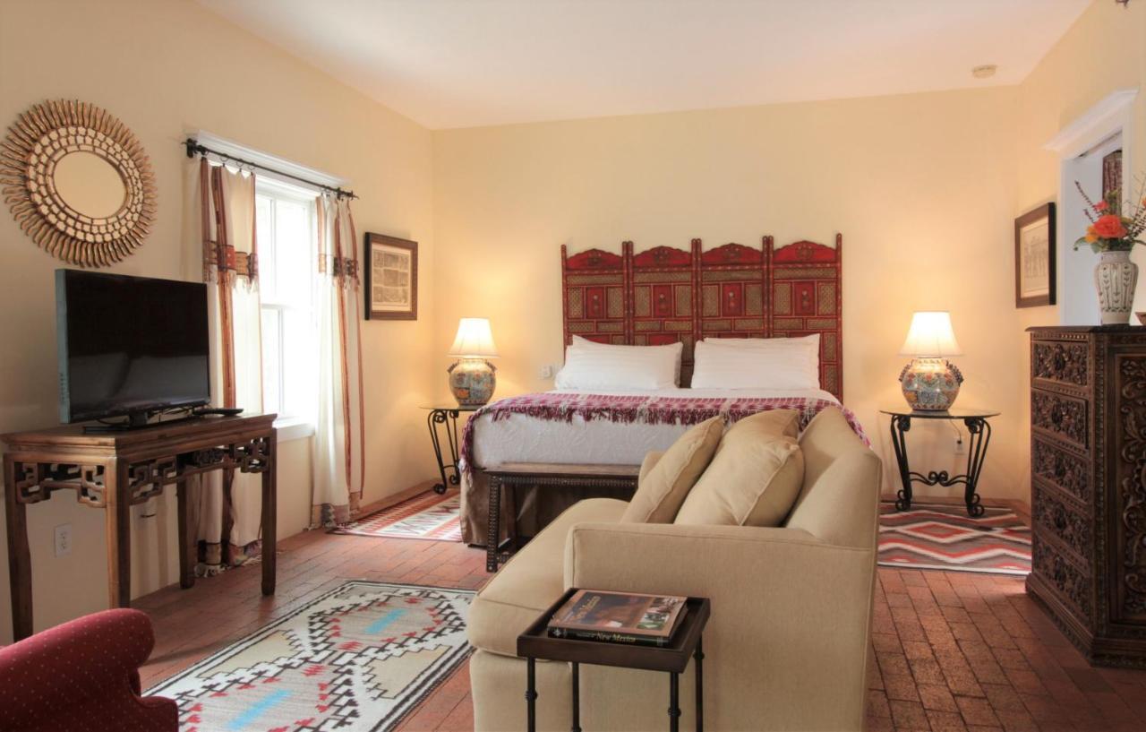 فارمنغتون، كونيتيكت Casa Blanca Inn And Suites المظهر الخارجي الصورة
